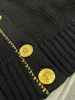 Kobiety dla kobiecych koszulki 2023 Autumnerwinter czarny złoty nici zszyty metalowy guzik Vneck sweter z długim rękawem w pojedynczym piersi kardigan 231006