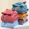 Handtücher Bademäntel Großes saugfähiges Kinder-Badetuch mit Kapuze Cartoon besticktes Baby-Badetuch Four Seasons Home Jungen-Mädchen-Badetuch 231006