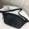 Kvinnors lyxiga axelväska designer crossbody väska topp läder bröstväska klassisk blommor fanny pack handväska 8a+