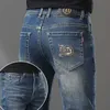 Herren-Jeans-Designer, europäischer Herbst und Winter, elastisch, schmale Passform, gerade Röhrenhose, bestickt, große Marke, Baumwolle, lange Hose, Jugend, vielseitig, E988