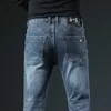 Mäns jeansdesigner 2023 Autumn and Winter New Pants Slim Fit Small Straight Elastic Mid Rise Luxury Brand Dark Blue Denim W6nj