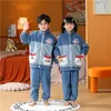 2023 Kids Pajamas مجموعات الأطفال الشتاء ملابس منزلية الأطفال بيجاماس كورال فيلفيت بيجاماس الوالدين باجاما مجموعة زوجين بيجاما مجموعة عيد الميلاد هدية