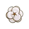 Designer Luxury Brooch Camellia Pearl Brooch Women's High-end Silk Scarf Button Brooch Kawaii Metal Pin Brook