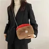 Осень/Зима 2023, новая теплая контрастная цветная ручная плюшевая женская сумка, популярная онлайн-трансляция, персонализированная женская плюшевая сумка верблюжьего цвета