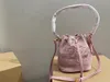 高級デザインビンテージバケットバッグ2023女性ファッションレトロスタイルワンショルダークロスボディバッグ印刷されたカラーハンドバッグ