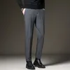 メンズパンツメンズスーツパンツスリムビジネスオフィスエラスティックウエストシックブラックグレークラシックパンツ韓国ズボン男性プラスサイズ27-38 40 42 231101