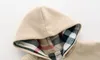 Jassen Wintermode Kinderen Babymeisje Kleding Cape Patroon Zwart Rood Katoenen Capuchon Plaid Stijl Jas Effen Baby Meisjes Cape Mantels 231005