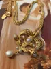 Rückseiten-Ohrringe, antik, elegant, hochwertig, übertrieben, Süßwasserperle, Phönixschwanz-Blume, große goldene Ohrclips, natürliche weiße Muschel