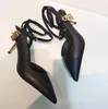 Scatola originale Estate Designer di lusso Scarpe da donna Metallo Baotou Sandali con tacco medio Decorazione con lucchetto dorato Estate Rosa Cinturino alla caviglia rosso Abito a punta scarpe formali