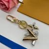 Two-Tone V Letters Designers Keychains Pendant Keychain Top Car Key Chain Buckle Jewelry Keyring Bags Decoration Pendants Exquisite Gift