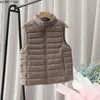 Kvinnor Down Parkas Down Vest Jacket Kvinnor Huva Ultra Thin 90% Ultra Light Duck Down Coat Kvinnlig vinter Stora storlekar Solid Portable Warm Vest Woman 231005