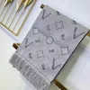 Bufanda de lujo para mujer v Diseñador Pashmina para diseñadores Bufandas de invierno cálidas Moda clásica Hombres y mujeres Abrigo de cachemira Mantón largo de lana con caja original 6cf64