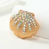 Broche de lujo de diseñador para mujer, broche de concha nueva, ligero, a la moda, con diamantes de imitación, para traje, abrigo, Pin, criatura marina, flor de pecho