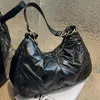 イブニングバッグの女性ダウンサッチェルバッグカジュアル用途の脇の下大容量多目的軽量コインキーの財布