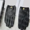 Gants d'hiver en cuir et peluche pour hommes, mitaines de styliste avec lettres en métal et peau de mouton, gants chauds en velours pour l'extérieur