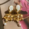 Boucles d'oreilles antiques élégantes haut de gamme, perles d'eau douce exagérées, queue de phénix, fleur, grande taille, Clip d'oreille doré, coquille blanche naturelle