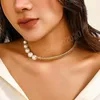 Perle d'imitazione asimmetriche di perle e collana girocollo corta piegata per le donne Collo alla moda con colletto 2023 Accessori per gioielli di moda