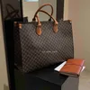 Borse a mano Borse a mano da donna di design di lusso con contrasto di colore personalizzato Borsa a mano da donna in pelle con atmosfera di moda concisa Borse a tracolla in PU in viaggio Pendolarismo data shopping HKD23081802