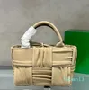 Intreccio bolsa de compras plissada de bezerro designer bolsa feminina bolsa composta interior embreagem com zíper bolso corda de couro bolsa de crochê