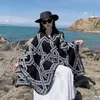 Szaliki Poncho Women Ethnic Style Windproof Wzór geometryczny Cape Autumn and Winter Split Shawl Pashimina podwójny szalik 231007