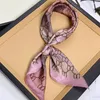 Vår sommarmärke silkes halsdukar kvinnor fyrkantiga halsduk 70 cm elegant halsduk bokstäver tryckt små pashmina mångsidig stil kerchief