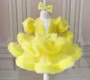 新しい黄色いプリンセスフラワーガールドレスプリーツウェディングドレス衣装ファースト聖体拝領めったにVLネック幼児誕生日パーティーガウンガウンズページェントウェア403