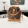 2023 NYA PU Material Bucket Bag High Sense Pull-Belt Small Påsar Stitching Mini Bag One-Shulder Crossboby Påsar