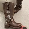 Bottes en cuir de créateur à talons épais, orteils au genou, boucle de ceinture, peau de vache à enfiler, bottes de moto, chaussures pour femmes, bottes de combat de styliste