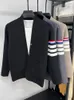 남자 스웨터 고급 디자인 스트라이프 니트 카디건 봄과 가을 2023 패션 브랜드 개인 숄 캐주얼 스웨터 코트
