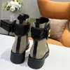 Womens Designer Boots أحذية شتاء الجلود الخشنة الكعب الكثيف الأزياء الكلاسيكية المعادن الأحذية الأحذية الأحذية الأحذية الرياضية أعلى جودة 35-41