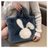 Söt stor kapacitet Rabbit Plush Women's Bag 2023 Autumn/Winter Network Red Cartoon Tote Shoulder 231007