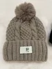 Designer-Herbst-Winter-Strickmütze für Herren und Damen, lässige Mützen, Weihnachtsgeschenk, dickes, warmes Design, Strickmützen, Herbstmütze aus reiner Wolle, Jacquard-Unisex-warme Haarball-Pom-Schädelmütze