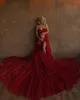 Abiti casual Design Abiti premaman in tulle rosso per riprese Po senza spalline con strascico lungo diviso extra gonfio personalizzato per gravidanza da sposa