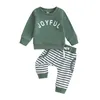 Conjuntos de ropa BeQeuewll Baby Boy Trajes de 2 piezas Sudadera de manga larga con estampado de letras navideñas y pantalones elásticos a rayas para ropa de otoño 231006