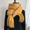 Sciarpe stile Pashmina sciarpa scozzese da donna ispessita con caldo collo a scialle con nappe in autunno e inverno 231007