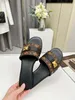 Sandaler Designer Heavy Metal Leather Diamond Lock Button One Line Womens Shoes Old Flower Flat Sole Fashion Casual Slippers