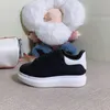 Zapatos de diseñador para niños Zapatillas de deporte para niños pequeños Niños Niñas Cuero con cordones Niños Plataforma juvenil Blanco Terciopelo negro Gamuza Casual Bebés Niños pequeños Zapato Chaussures