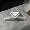 Fashion Claw Clip for Womens Designer Classic Invertered Triangle Hair Women Girls Letter Celtic Hair Claws Luxury Hairpin