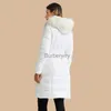 女性の毛皮のフェイクファーサンテロン冬の濃い暖かい長いパーカーコート女性用カジュアルな白いパフジャケットとふわふわした偽の毛皮フード付きウェストル231007