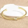 Bracelet manchette femmes 4mm câble 8 en forme de croix pleine imitation diamant charme d'ouverture en X tendance élégant luxe designers bracelets bijoux cadeau en gros anniversaire