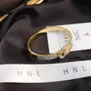 Populära lyxarmband Valda modedesign Guld Bangle 18K Guldpläterade smycken Tillbehör Kvinnors exklusiva parti WEDD276O