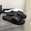 Summer Nuovo tipo di sandali in pantofola Donne che indossano pantofole piatte per il ricamo coreano per il tempo libero Beach 01