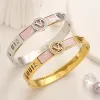 Designer V Charm Bangle in acciaio inossidabile placcato oro 18 carati No Fade Bracciale con diamanti Luxury Love Gift Jewelry 2023 Wedding Travel Designer Bangle all'ingrosso