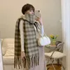 Schals Mode Winter Frau Nachahmung Wolle Kontrast Plaid Dicker Warmer Schal Schachbrett Weich und bequem Lange Quasten 231007