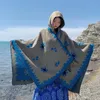 Шарфы Винтажный плащ в этническом стиле двусторонний двухцветный капюшон утолщенная шаль женская дорожная пара Cachecol Feminino Inverno 231007