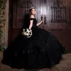 Черное милое платье Quinceanera Бальное платье с открытыми плечами Пышное сладкое платье 16 с 3D-цветами Аппликация Caoe Вечерние платья знаменитостей