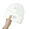 Zimowa czapka designerska czapki dla mężczyzn dopasowane czapki damskie na zewnątrz ciepłe pary litera dzianina wełniana kapelusz