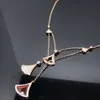 Halsband S Designer Fashion Women New V Qixi Multi Piece Liten kjol Kolkedja Hög version Rose Gold Diamond White Fritillaria