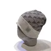 Kış Beanie Cap Tasarımcı Şapkalar Erkekler için takıldı Kapaklar Kadınlar Açık Sıcak Çiftler Mektup Örme Yün Şapka