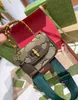 CC Kamelfarbene Mini-Bambustasche, modische, gut aussehende Handtasche für Damen, praktisch, vielseitig, gestreiftes Gurtband, breiter Schultergurt, Designer-Kuriertaschen